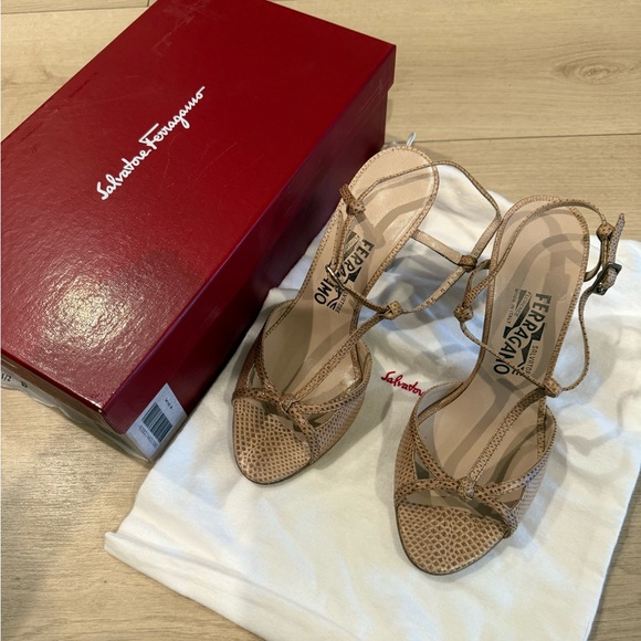 Salvatore Ferragamo snakeskin-embossed heeled Sandals - Picture 1 of 10